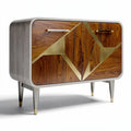 **Technische Titel in het Nederlands: Moderne kast met houten afwerking en gouden accenten**